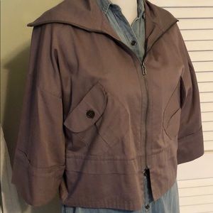 Light zip-up jacket cropped bell sleeves.